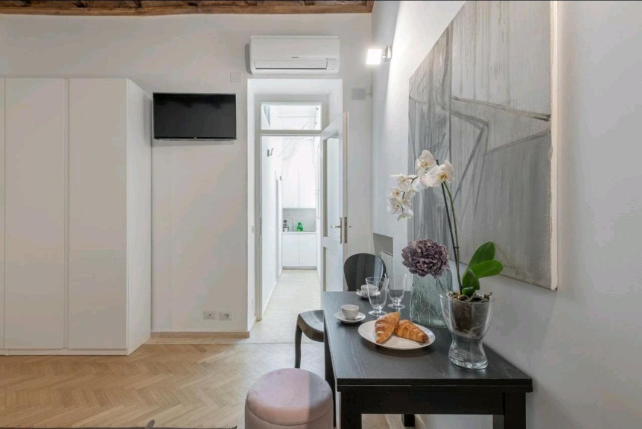 Spanish Modern Apartament Рим Екстериор снимка